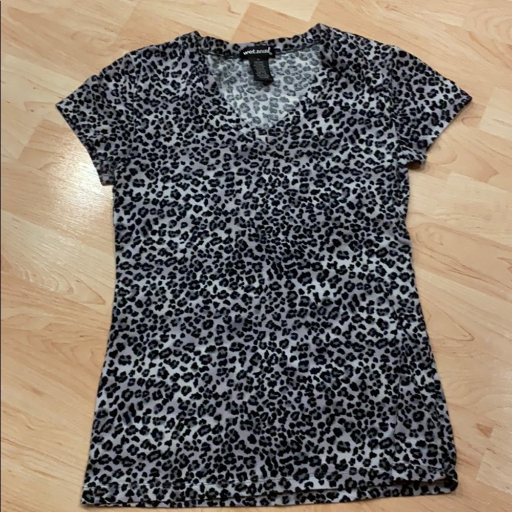 Stylist cheetah T-shirt